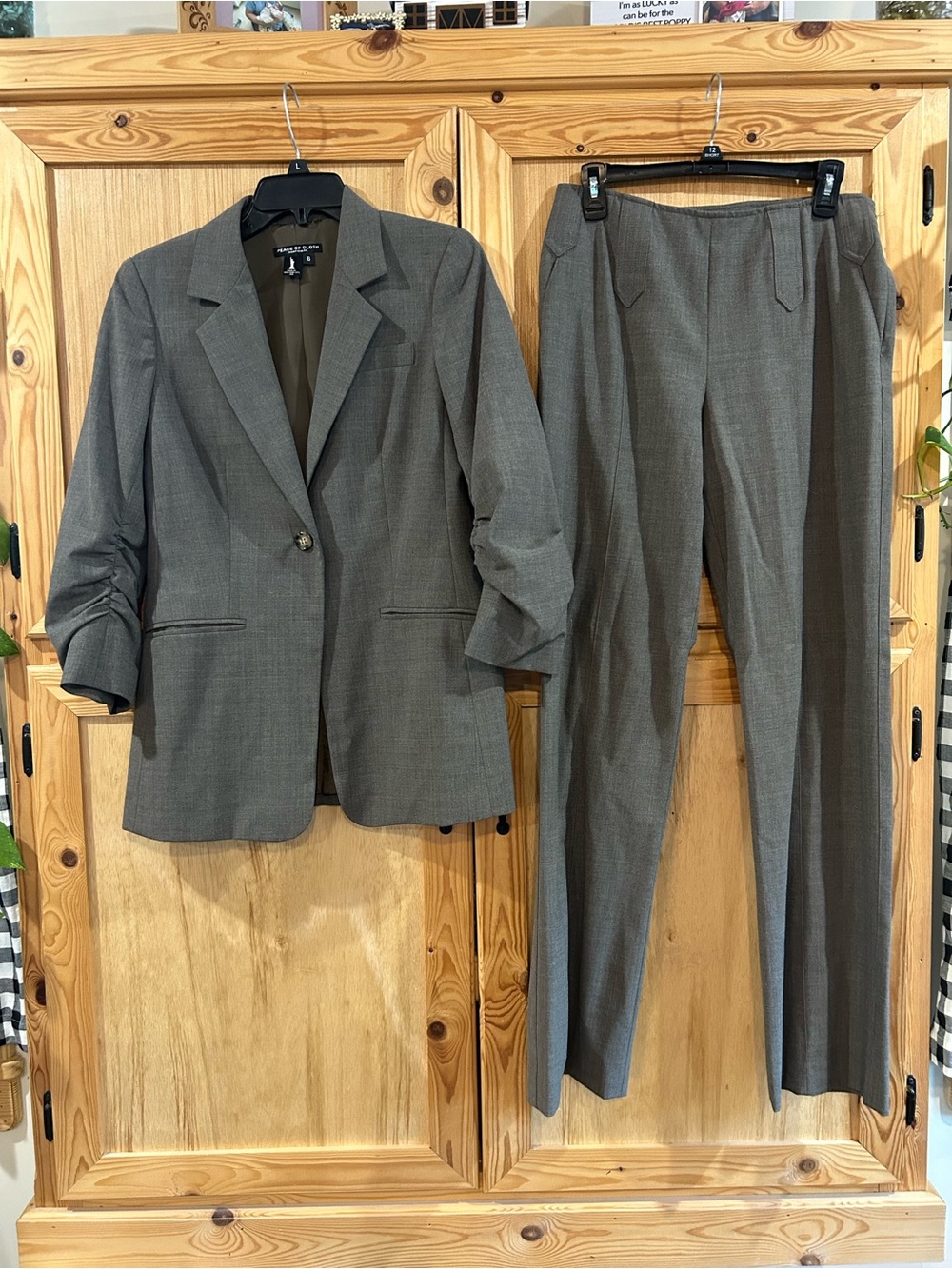 Peace of Cloth Gray/Brown  Two-Piece Tailored Suit - Blazer & Trousers Sz 6
